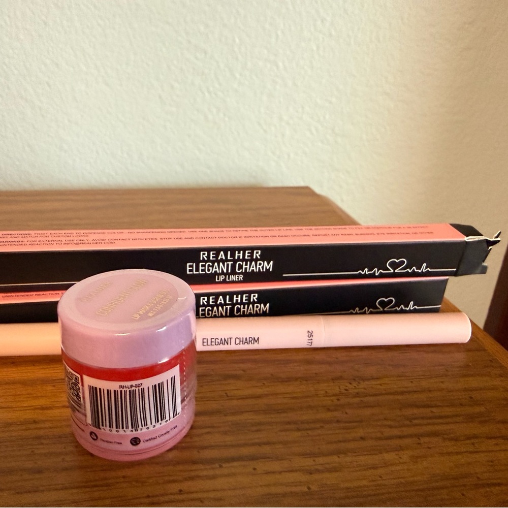 NEW RealHer Confident Glow Lip Mask&Scrub Duo &Elegant CharmLip Liner Retail $36